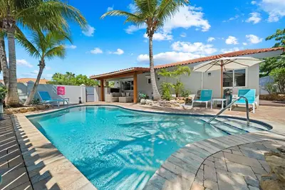 Image de Cozy 3br Home! Private Pool! Close To Beach!