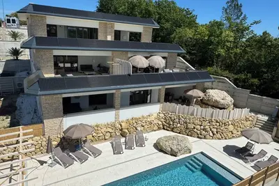 Image de Apartment(1) Luka max. 4 pers. Next to the pool and 7 min from the sea.