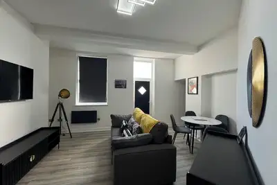 Image de Apartment 2, Newly Renovated, Spacious Property, Free Parking Onsite