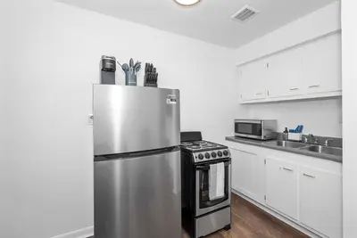 Northside Suites 3 – A Chic, Relaxed Stay for 2