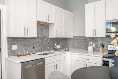 Findlay Market Suite 6 – For 4!