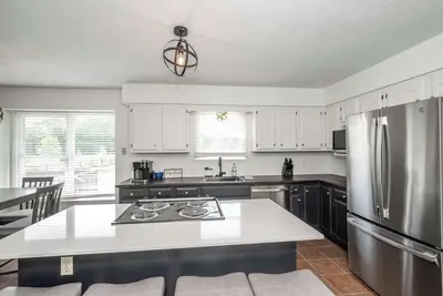 Image de Lark Meadow Retreat – Sleeps 10!