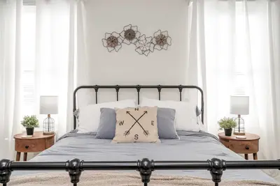 Historic Ludlow Suites – 2 Apts!