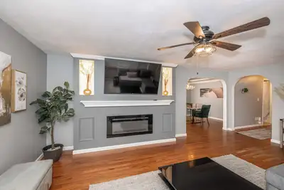 Image de Mason Marvel: Luxe Stay with Pool & Hot Tub