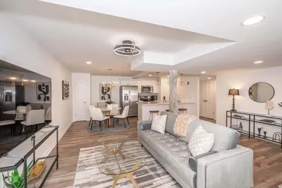 Image de *New Listing* Covington Charm Suites