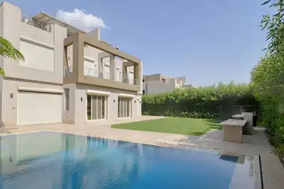 Image de Luxe 7br All Ensuite @Palm Hills Golf Ex with private pool & garden WiFi, Ac