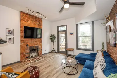 Image de Mansfield Retreat – A Chic Downtown Experience!