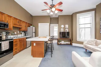 Image de Historic Gem Russell Suite. 5 – A Downtown Dream!