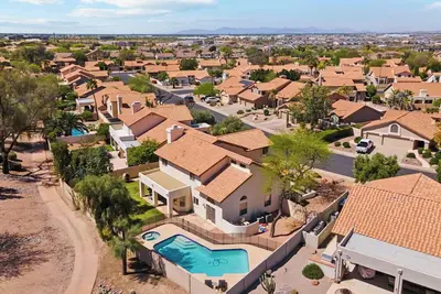 Image de 5bdr with Pool & Scenic Golf Views!
