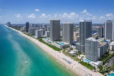 Image de Ocean Wind – Luxury Beachfront Condo, Pool & Gym