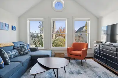 Image de Charming artistry 1-bedroom retreat in gorgeous Portland, Maine