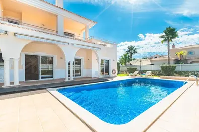 Image de Villa Coute Real - Quatre Chambres Villa, Couchages 8