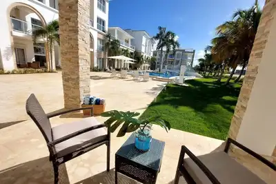 Image de Hard Rock Getaway • 2br with Golf + Pool Views