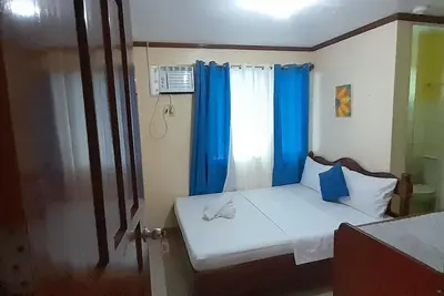 Image de Coralyn's Place small room with private toilet  and kitchenette