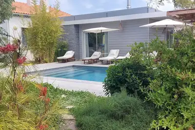 Image de Villa clim-5 mn plage de sable à pieds-Vue mer-Piscine-CÔTE Bleue-Carro-Sausset