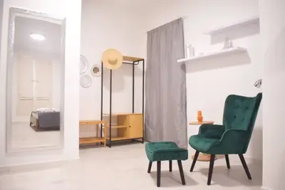 Yllen Rooms (Deluxe Quadruple Room)