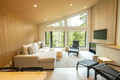 Image de Calmwater Retreat New 2 br Hot Tub  Ev Charger