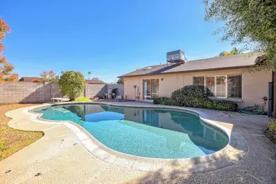 Image de Charming 3-bedroom house in Glendale with WiFi and Pool Turo