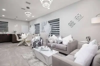 Image de Urban Serenity: Where Elegance Meets Tranquility