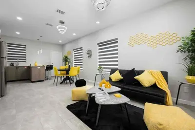 Image de Pharr Chic: Fresh & Stylish Getaway for Families