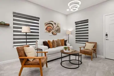 Image de Rustic Meets Modern: Stylish Comfort Awaits