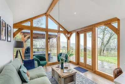 Image de 4 chambres à coucher à Golcar, near Huddersfield