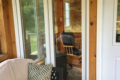Image de Secluded Tiny Cabin Screened Porch Sleeps 4 - Goshen Springs Getaway