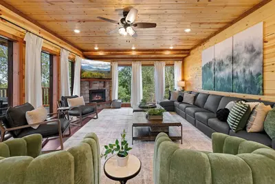 Image de Greenleaf Hideaway~Pool~Hot Tub~Games~Private Nook