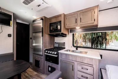 Image de The Happy Camper - Cozy Rv sleeps 4, with WiFi, in beautiful Ojai