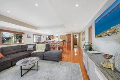 Spacious four bedroom central house | sleeps 8