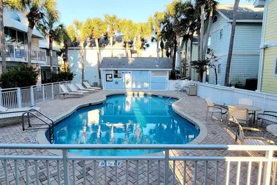 Image de Turtle Beach Bottom Unit 9b - Walk to the beach!