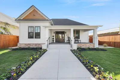 Gloria Manor - 2 blocks to Magnolia & 3 mins to Bu