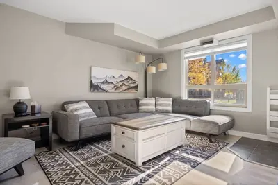 Image de Water`s Edge | Pool | Hot Tub | Pets | Ground Lvl