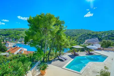 Image de Pine Haven - Island Escape for two, private heated pool, Brac Island
