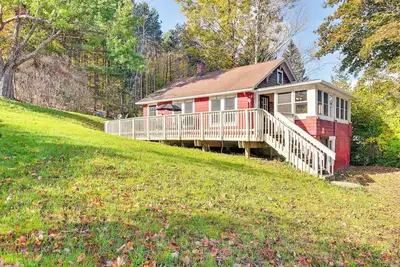 Image de Pet-Friendly Catskills Retreat: Fire Pit & Deck!