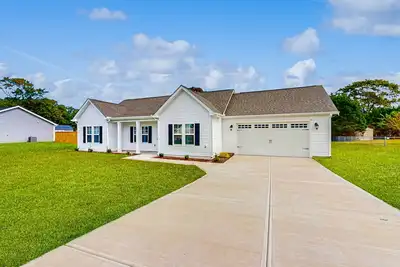 Image de Updated home in quiet neighborhood, great for remote work