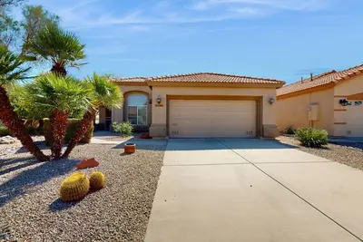 Image de Spacious house with patio, shared pool, W/D & central A/C