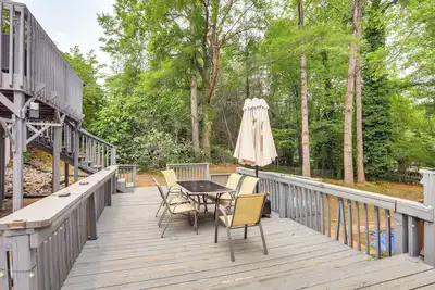 Image de Family Home w/ Deck & Pool in Stockbridge!
