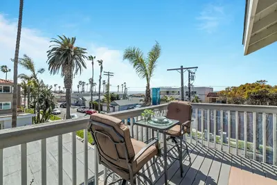 Image de Seafaring Sweet Dreams | 5 Minute Walk to Beach!