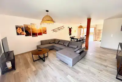 Image de Appartement rénové avec terrasse pour 14 pers.