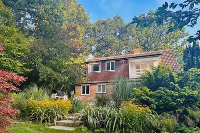 Image de Mid-Century Modern, pet friendly, with a garden in Hastings