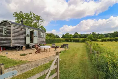 Image de Goose Whistle Hut, pet friendly, with open fire in Foxham