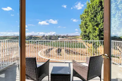 Image de Welcome to Casa Celeste! Ideal location, vineyard view, hot tub, fire pit!