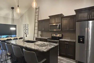 Image de Modern Luxury Townhome - Sleeps 10