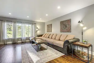 Image de 1/2 Mi to Creation Museum: Home w/ Large Yard!