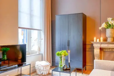 Historic Ghent Building - Ideal Studio Retreat