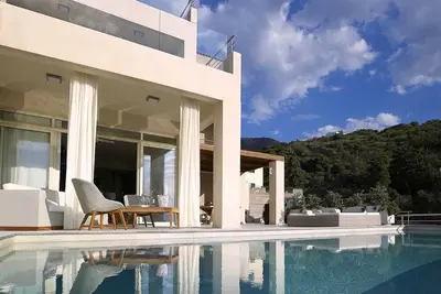 Image de Villa Aori | Seaview, private pool & hot tub!