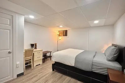 Image de Private Retreat – Walk to Beach | Lake | Stores  |Dining