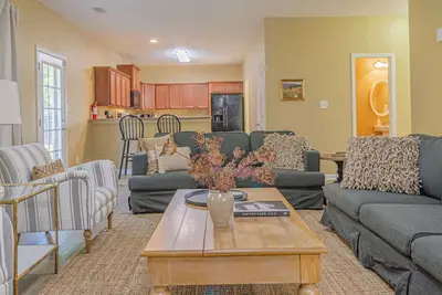 Image de 4br•2400sf•Game Room•PoolTable•Grill•Near Ft Moore