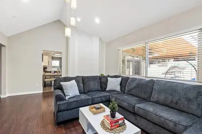 Image de 4bd home near airport w/ pool